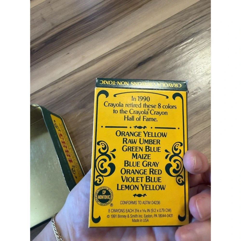 Vintage 1991 Crayola Collector's Colors Limited Edition Tin w/ 8 Crayon Pack